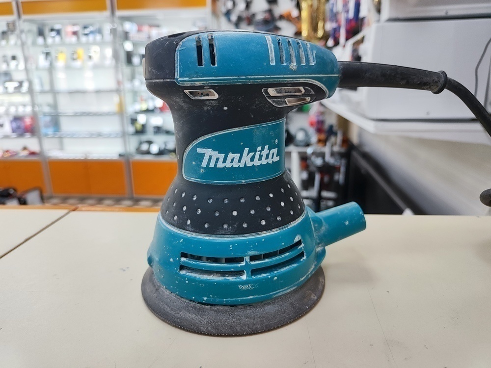 Шлифовальная машина Makita BO5030