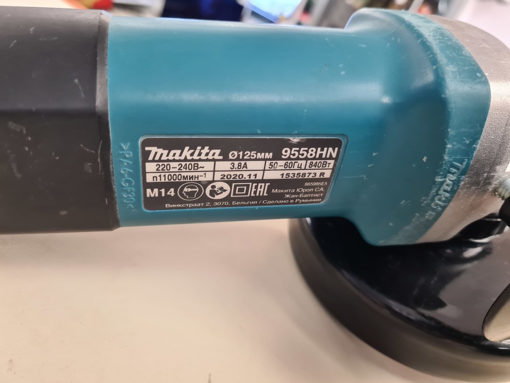 Угловая шлифмашина Makita 9558HM