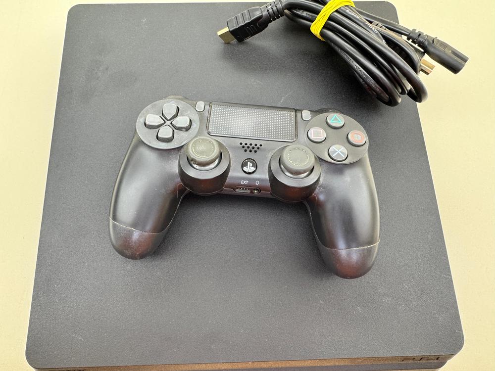 Игровая приставка PlayStation 4 Slim 500GB Игровая приставка PlayStation 4 Slim 500GB