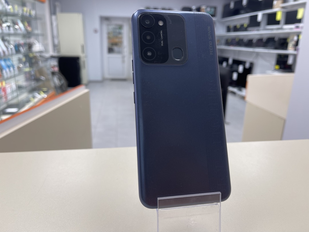 Смартфон Tecno Spark 8C 4/64