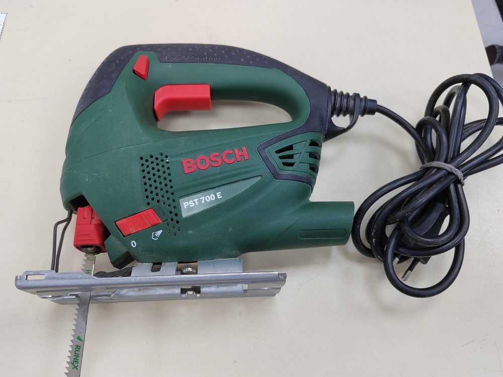 Лобзик Bosch PST 700E