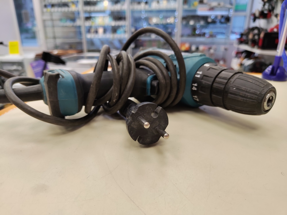Шуруповерт Makita DF0300