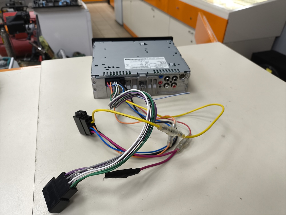 Автомагнитола Alpine UTE-201BT