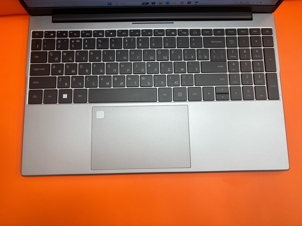 Ноутбук NoName; Core i7-6500U, HD Graphics, 32 Гб, 2 Tb, Нет