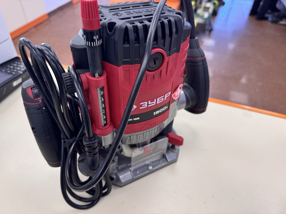 Фрезер Зубр ФМ-1900