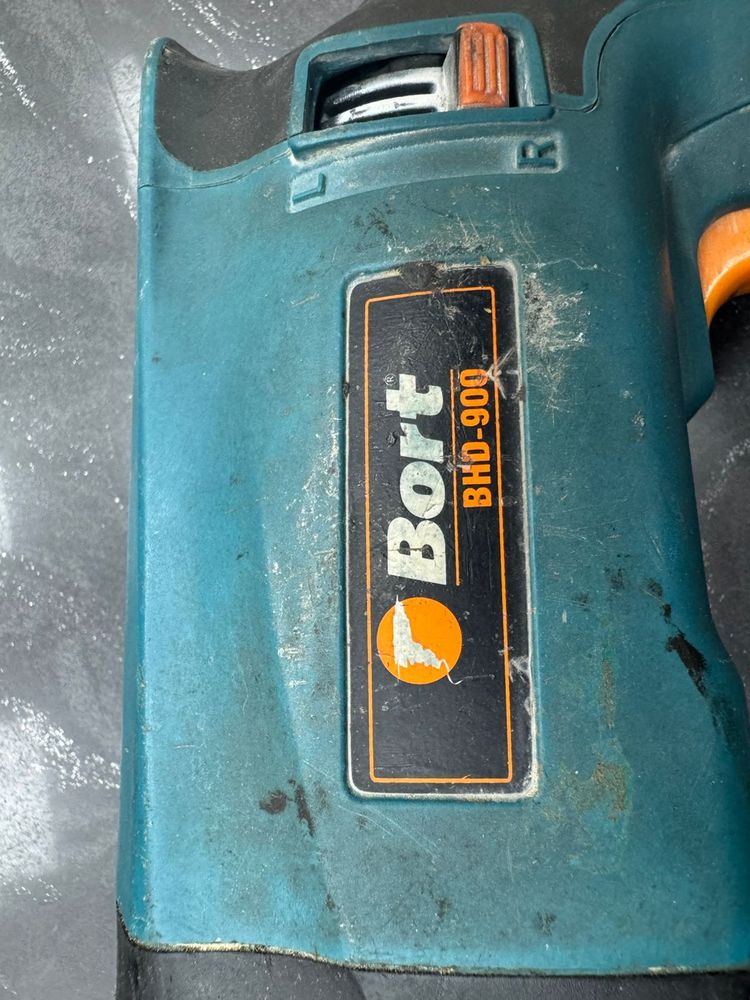 Перфоратор Bort BHD-900