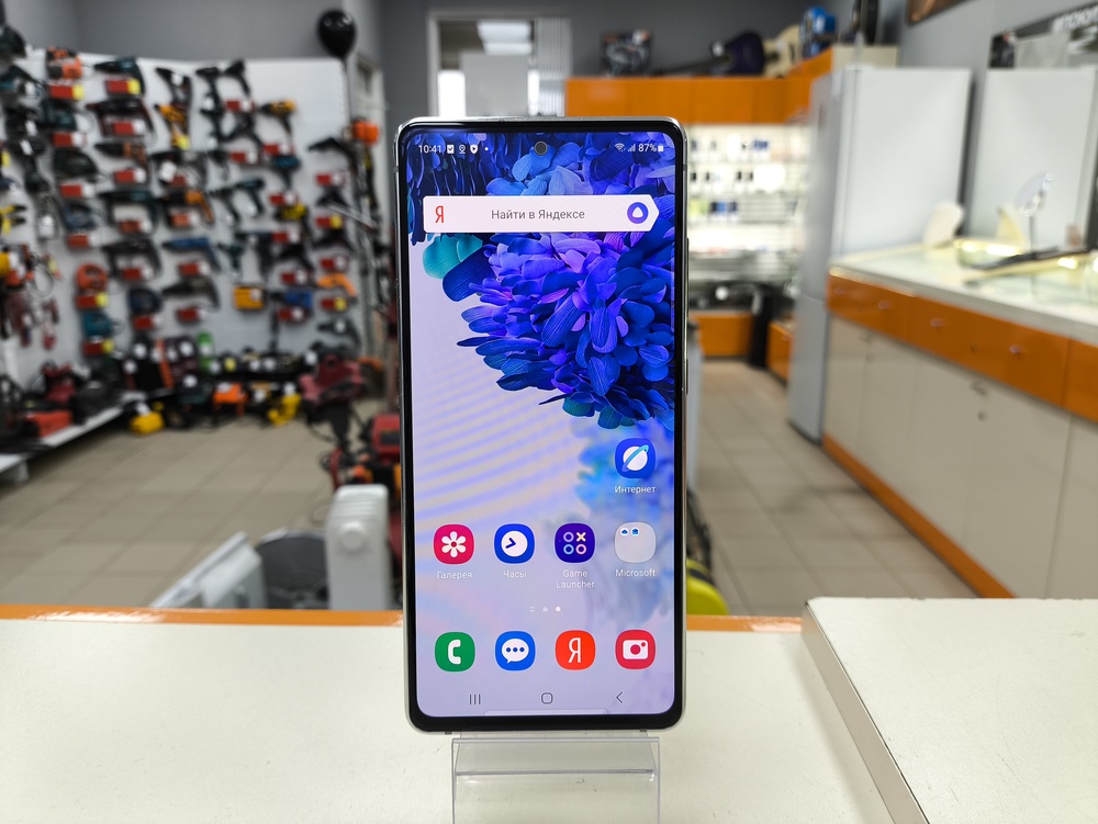 Смартфон Samsung Galaxy S20 FE 6/128