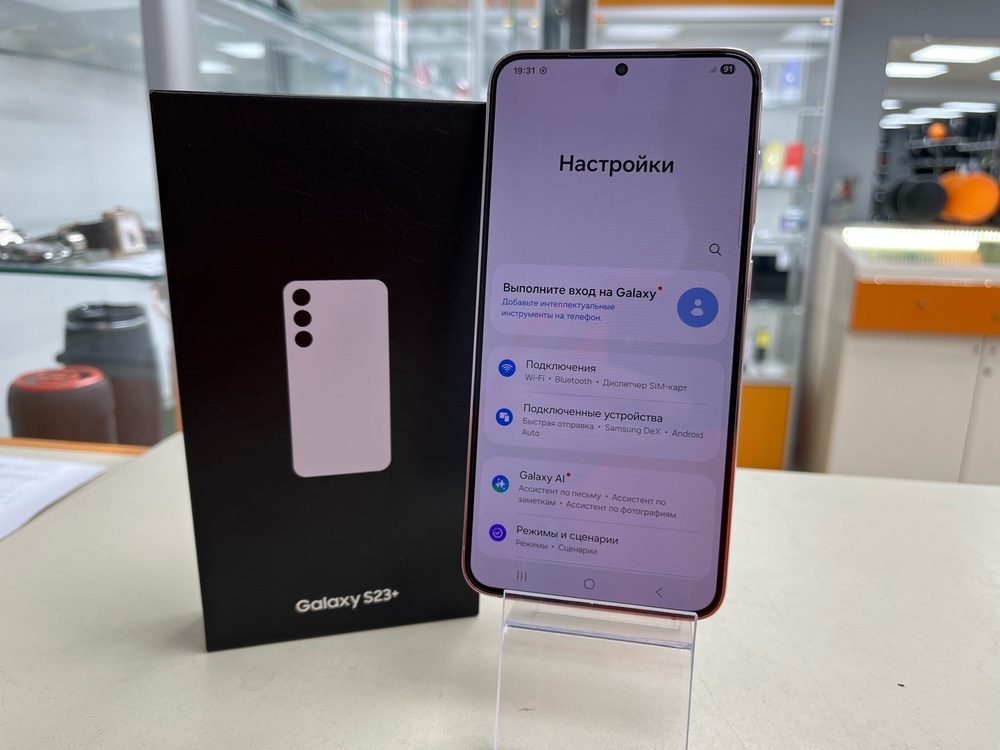 Смартфон Samsung Galaxy S23+ 8/256