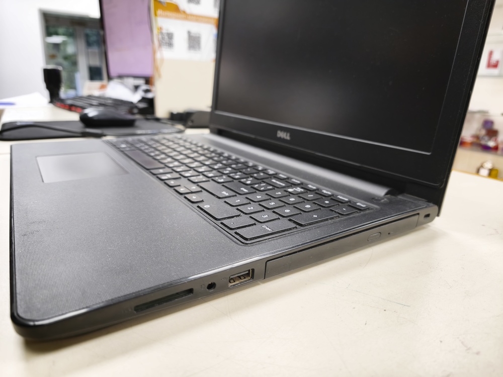 Ноутбук DELL Ноутбук DELL; Core i3-6300, Intel UHD Graphics, 8 Гб, Нет, 250 Гб