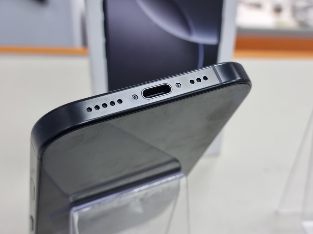 Смартфон Apple Iphone 16 Pro 128Gb