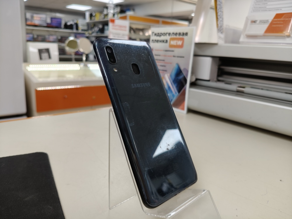 Смартфон Samsung Galaxy A20 3/32