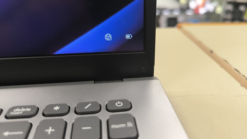 Ноутбук ASUS R521J; Core i3-1005G1, GeForce MX110, 6 Гб, 256 Гб, Нет