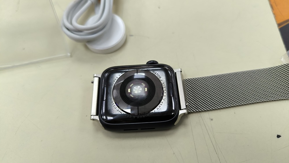 Смарт-часы Apple Watch Series 5 44 мм