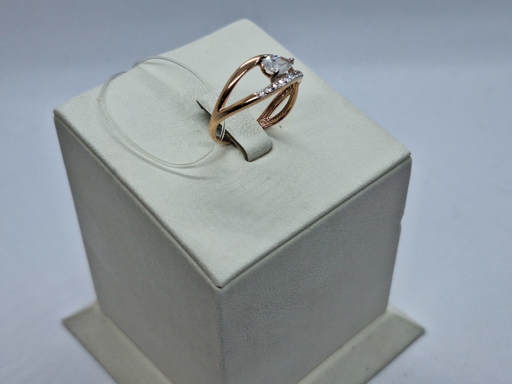 КОЛЬЦО С КАМНЯМИ (Au 585)