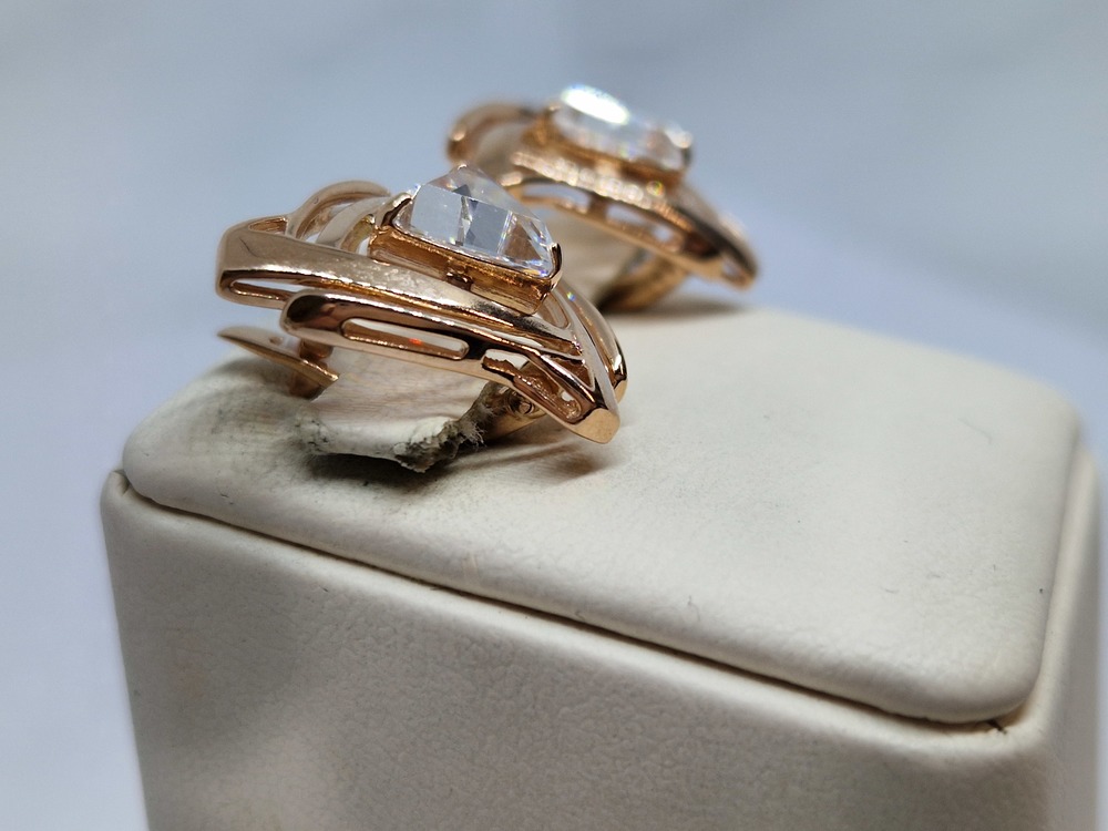 СКМ585 СЕРЬГИ С КАМНЕМ (Au 585)