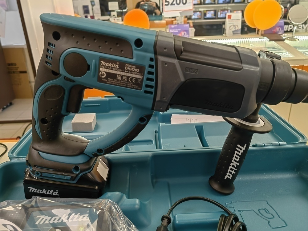 Перфоратор Makita DHR202RF