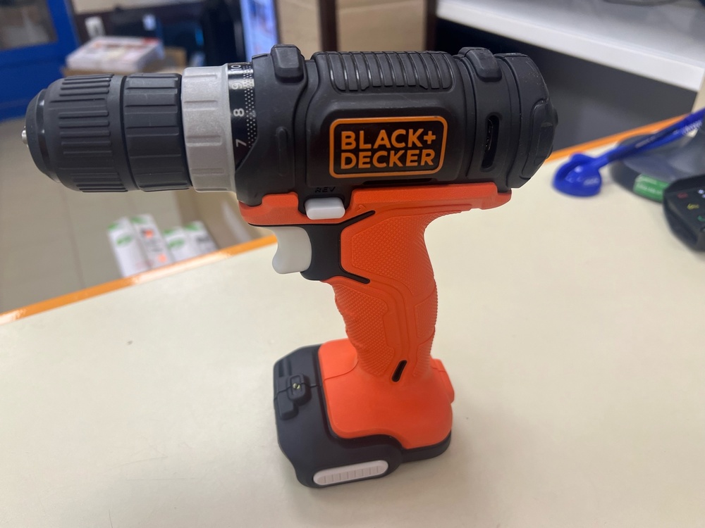 Шуруповерт Black & Decker BDCDD12USB-XJ