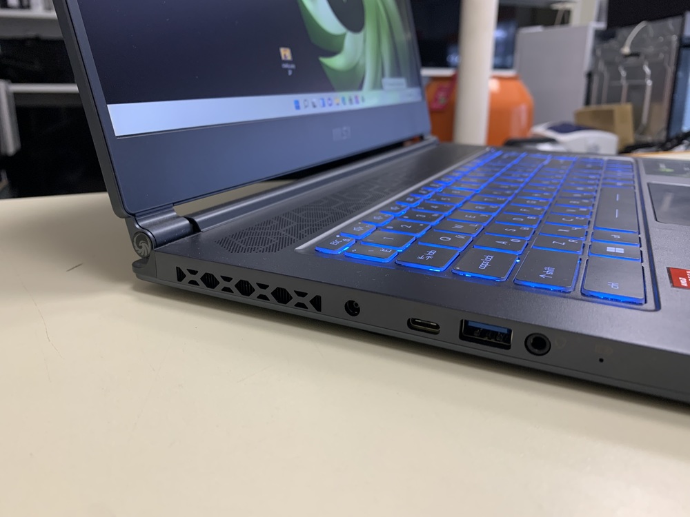 Ноутбук MSI Delta 15 A5EFK-057RU; Ryzen 7 5800H, Radeon RX 5700, 16 Гб, 1 Tb, Нет