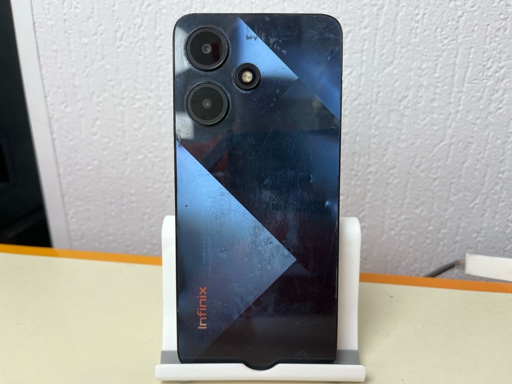 Смартфон Infinix HOT 30i 4/128