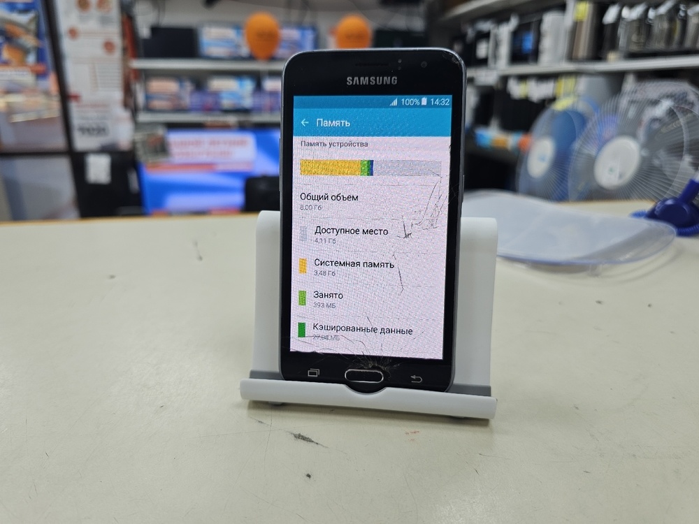 Смартфон Samsung Galaxy J1 2016 1/8