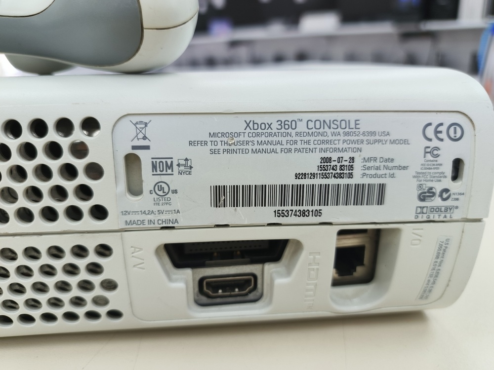 Игровая приставка Xbox 360;