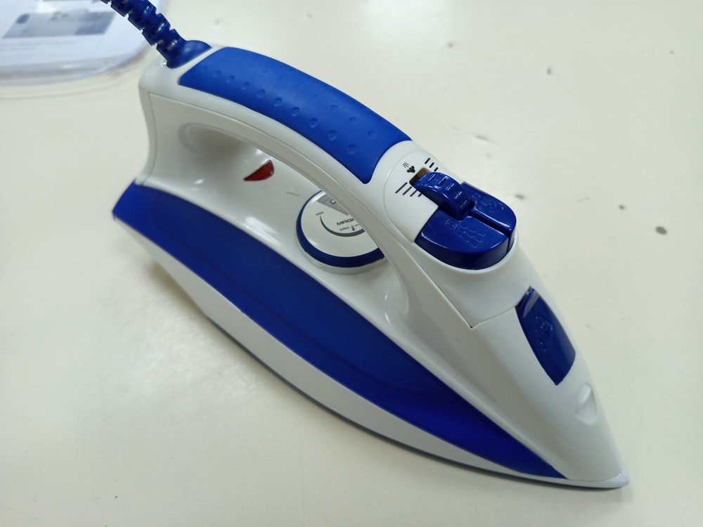 Утюг Magnit RMI-1900