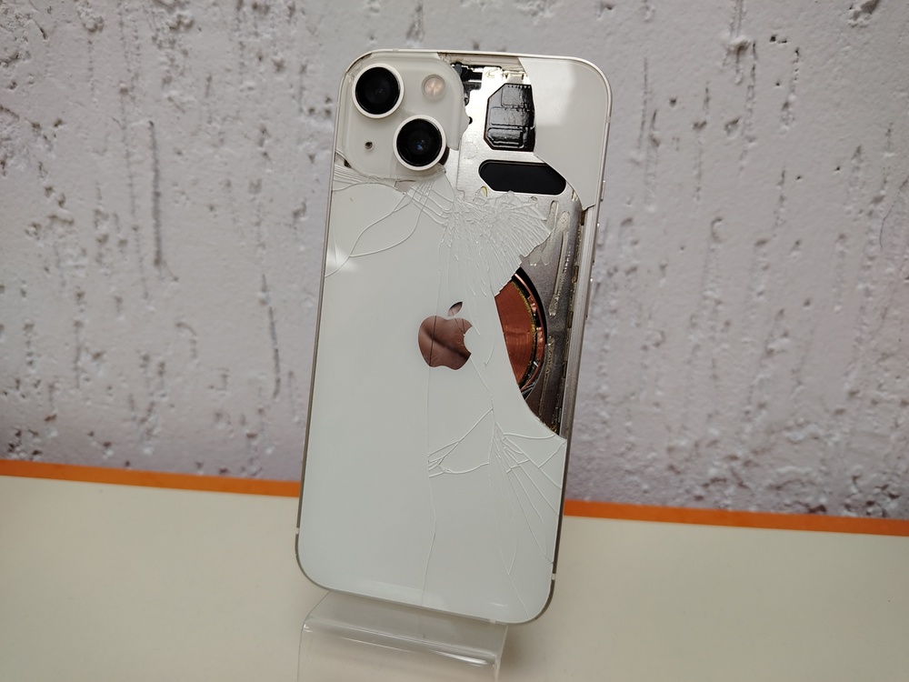 Смартфон Apple iPhone 13 128Gb