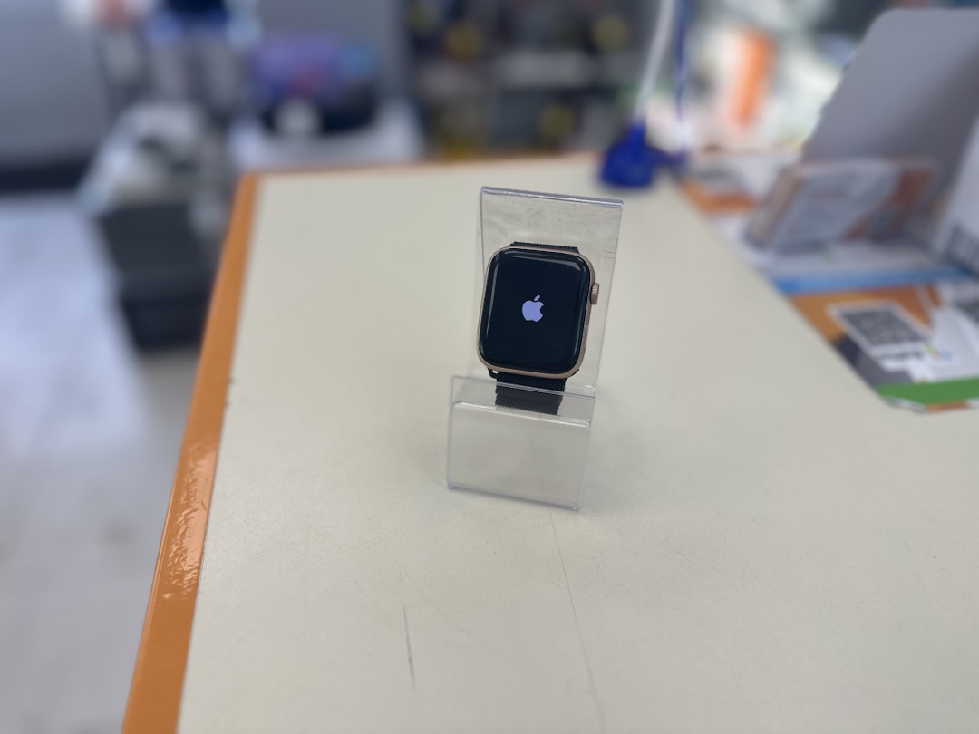 Смарт-часы Apple Watch SE 44mm