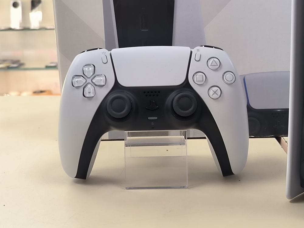 Игровая приставка PlayStation 5 825Gb (С дисководом)