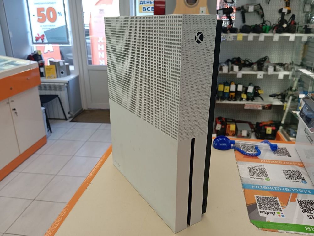 Игровая приставка Xbox One S 1TB