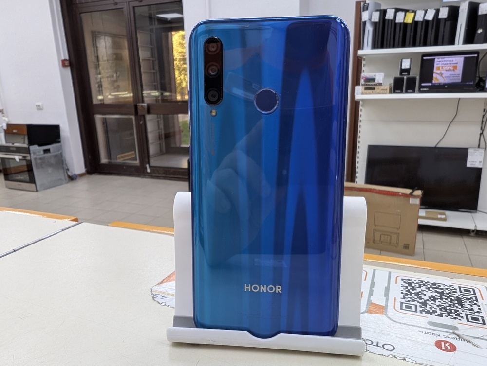 Смартфон Honor 20E 4/64