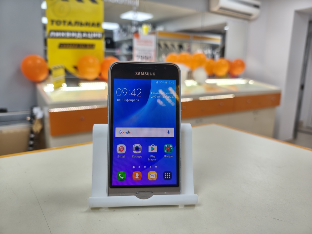 Смартфон Samsung Galaxy J1 2016 1/8