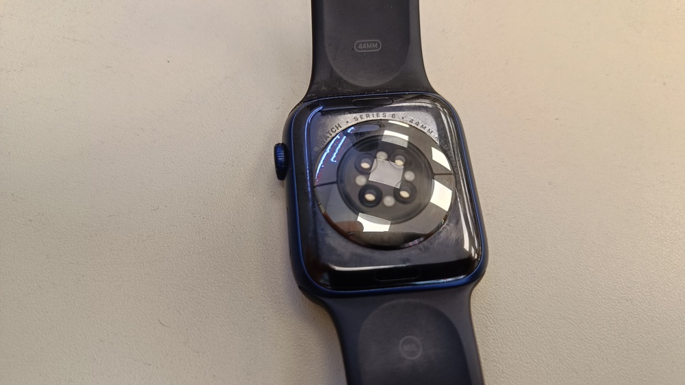 Смарт-часы Apple Watch Series 6 44 мм