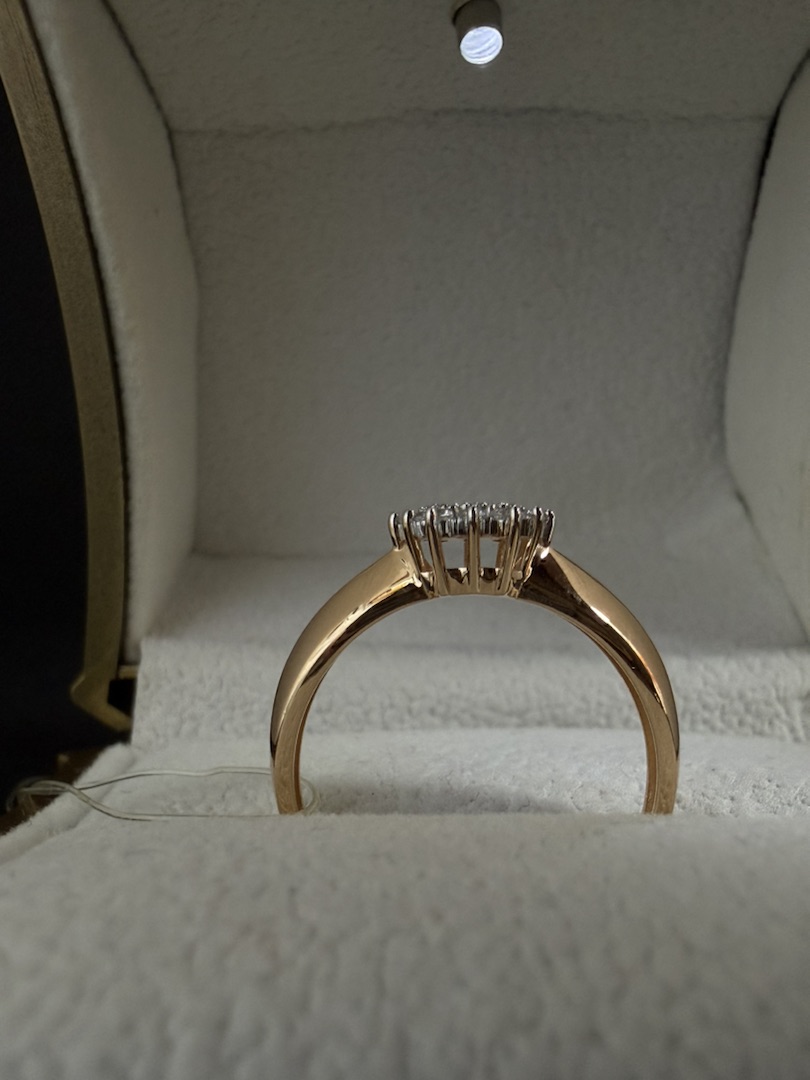 КОЛЬЦО С КАМНЯМИ (Au 585)