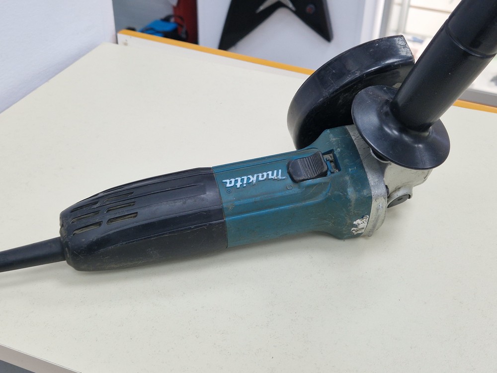 Угловая шлифмашина Makita GA4530
