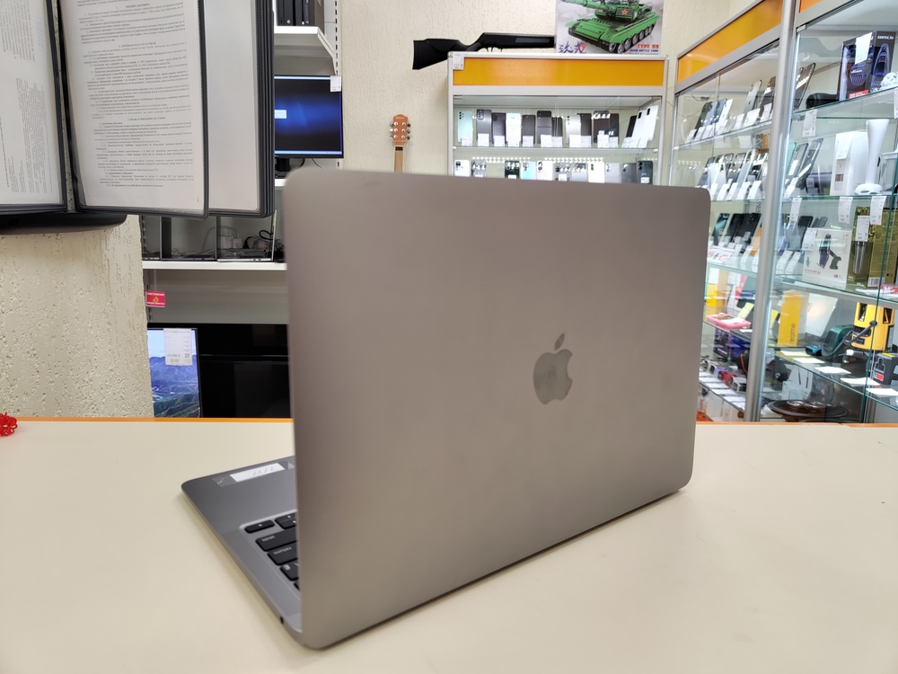 Ноутбук Apple Macbook M1 2337; Apple M1, HD Graphics, 8 Гб, 256 Гб, Нет