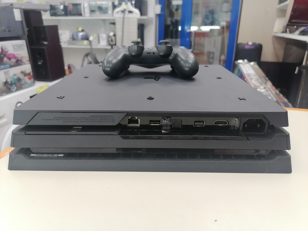 Игровая приставка PlayStation 4 Pro 1Tb