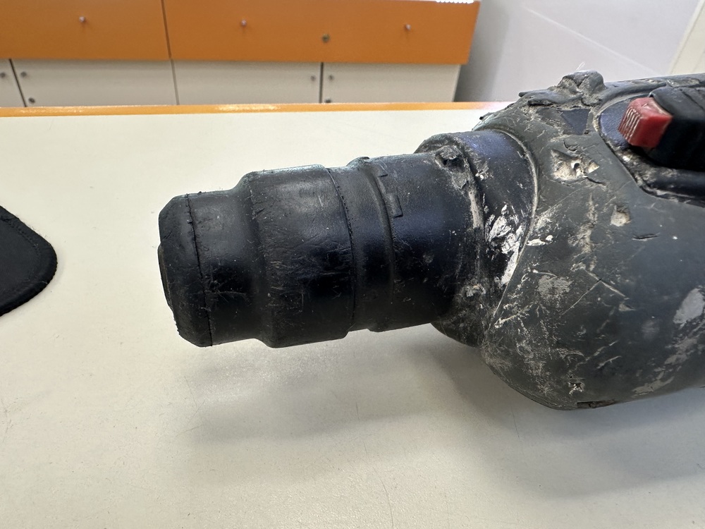 Перфоратор Makita HR 2470