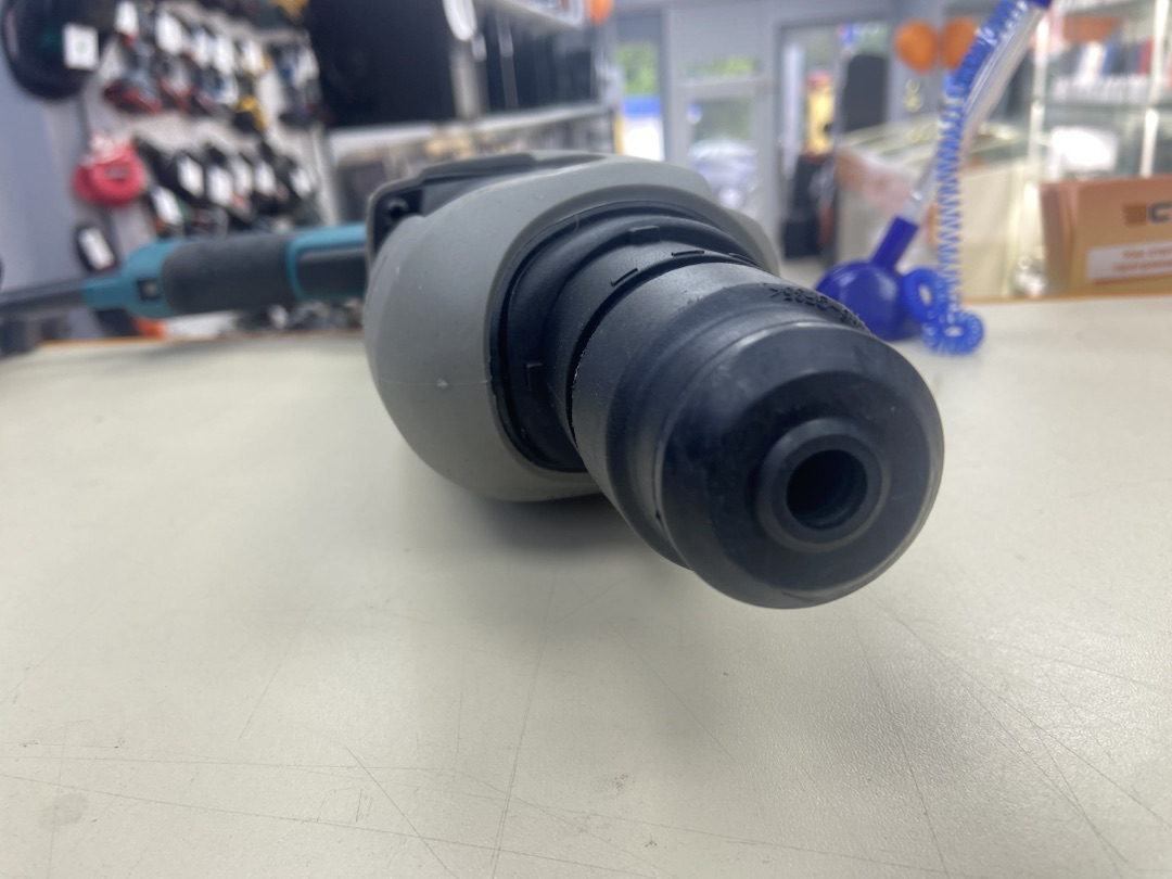 Перфоратор Makita HR 2470