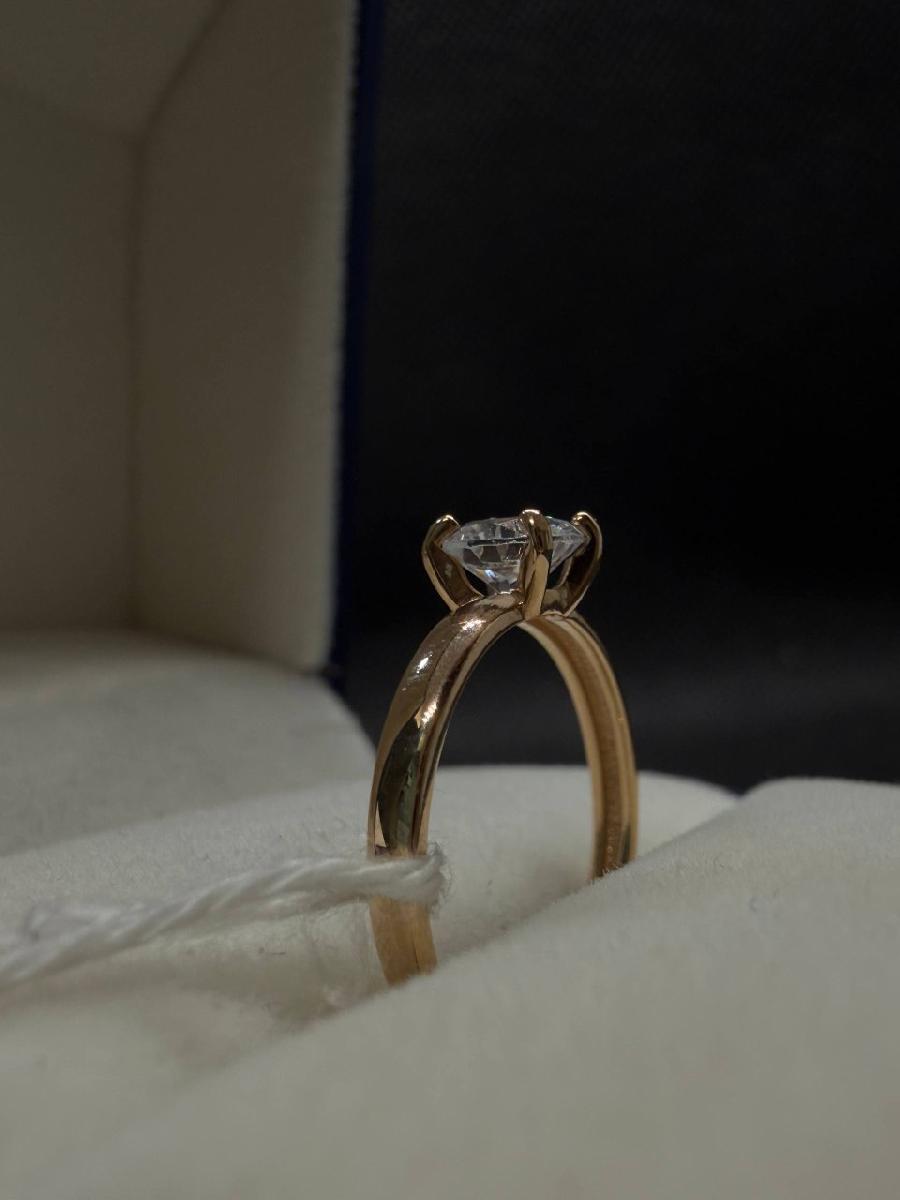 КОЛКМ585 КОЛЬЦО С КАМНЕМ (Au 585)