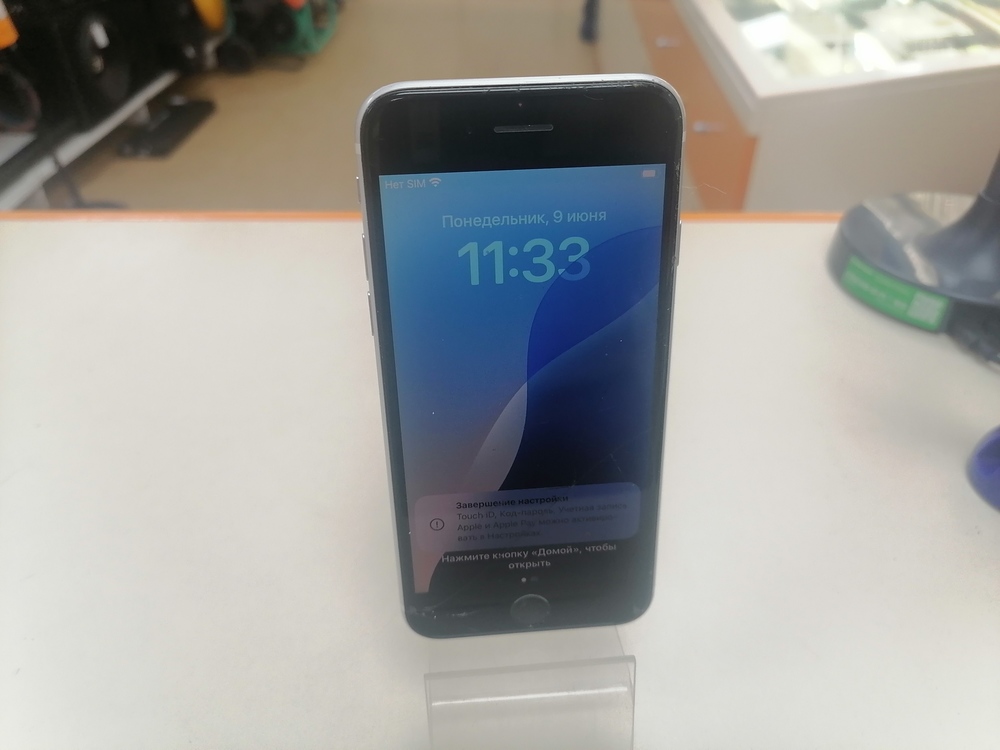 Смартфон Apple iPhone SE 2020 64Gb