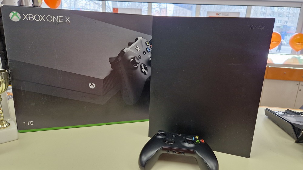 Игровая приставка Xbox One X 1Tb