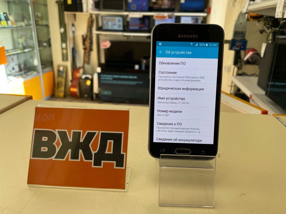 Смартфон Samsung Galaxy J1 2016 1/8