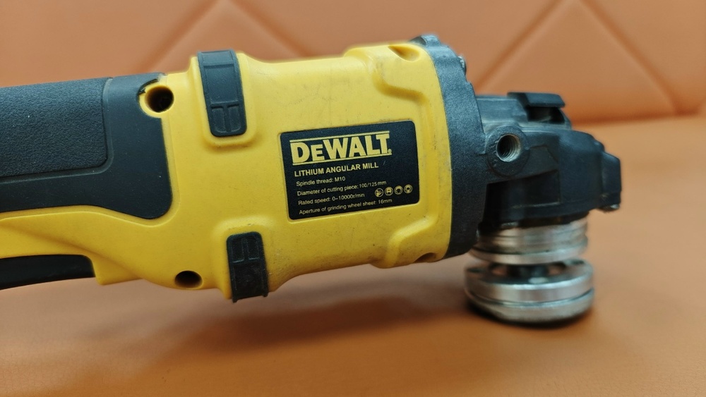Угловая шлифмашина Dewalt 125