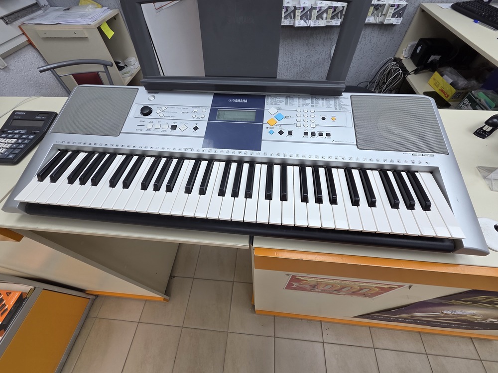Синтезатор Yamaha PSR-E323