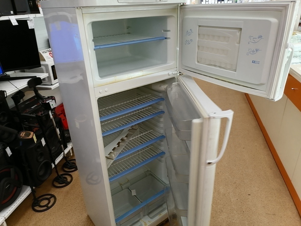 Холодильник Indesit RA32G.015