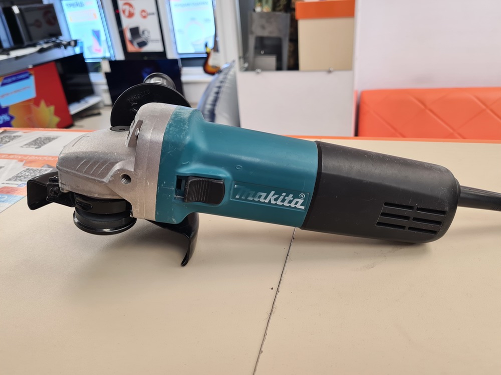 Угловая шлифмашина Makita 9558HM