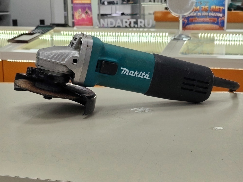 Угловая шлифмашина Makita 9558HNR