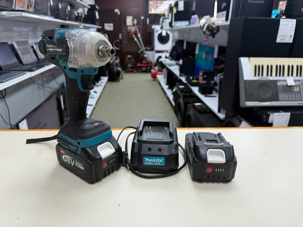 Гайковерт Makita DF330DWE