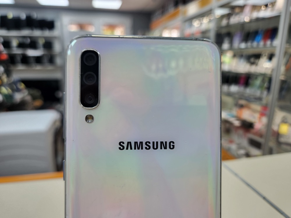Смартфон Samsung Galaxy A70 6/128